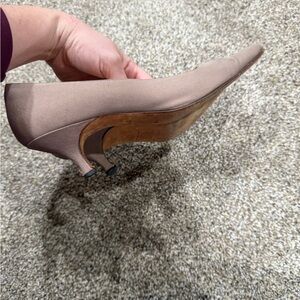 taupe manolo blahnik kitten heels